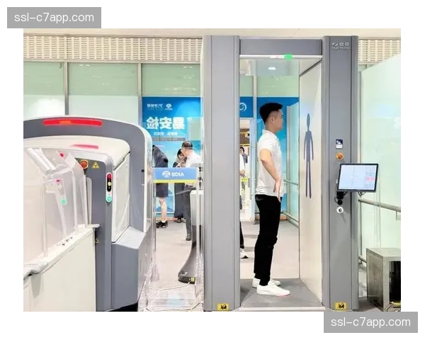 智能安检体系不仅提升了安全性 还通过精准排队引导优化了餐饮收益