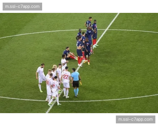 法国队方面流露不满情绪，皇马医疗团队处理方式遭质疑