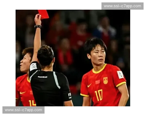 中国女足老将张睿37岁仍担纲主力,经验传承成双后腰关键 中国女足老将张睿37岁仍担纲主力,经验传承成双后腰关键